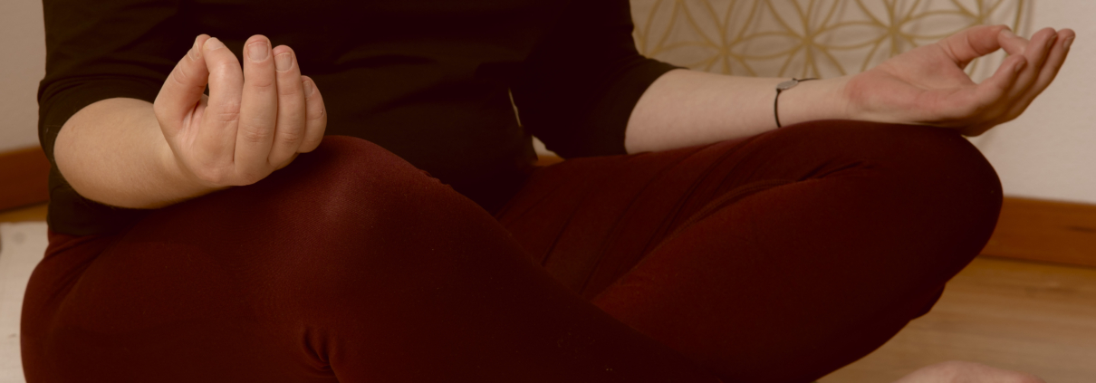 Claudia im Meditationssitz