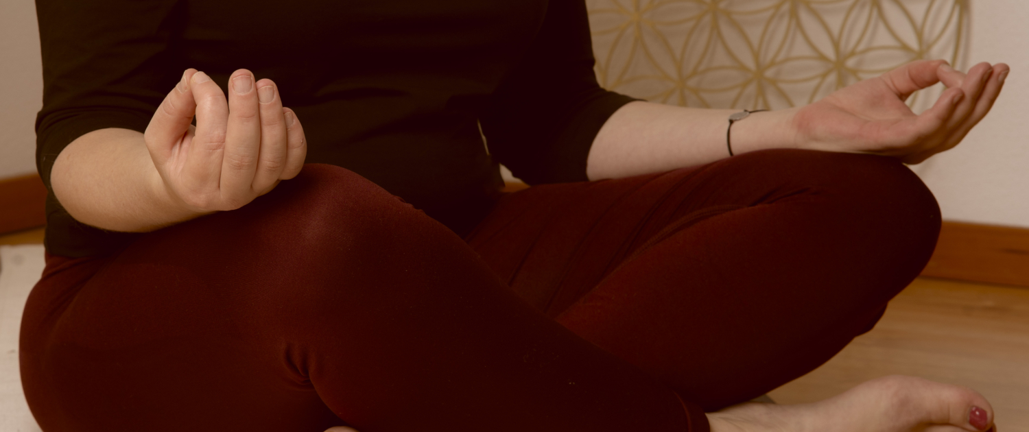 Claudia im Meditationssitz