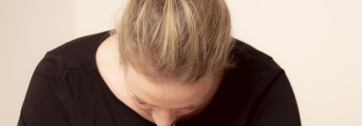 Claudia im Yoga-Sitz