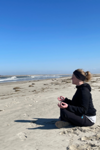 Claudia Sontheimer am Strand von Baltrum